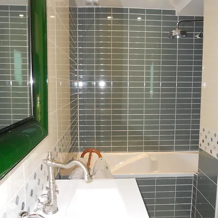 Le Nid D'hirondelles Bed & Breakfast